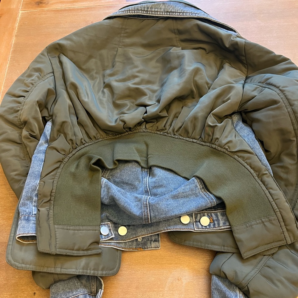 AKIRA Blue Denim and Olive Green Puff Sleeve Jean Jacket - Picture 3 of 3